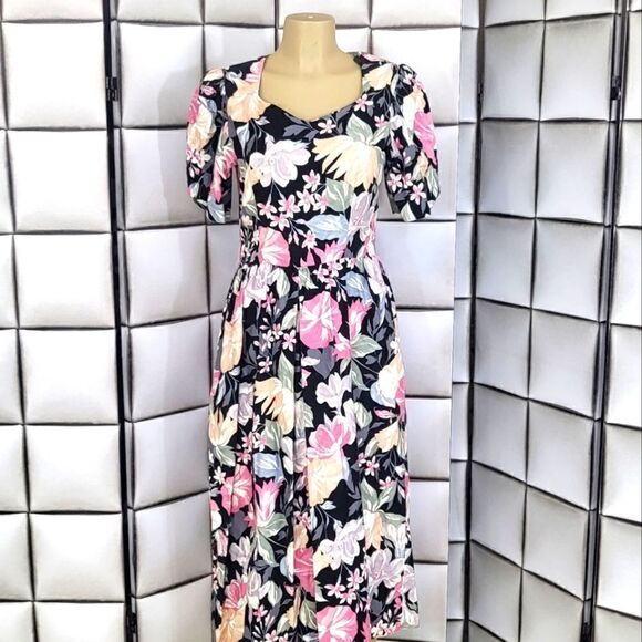 Vintage floral dress   - Picture 3 of 8